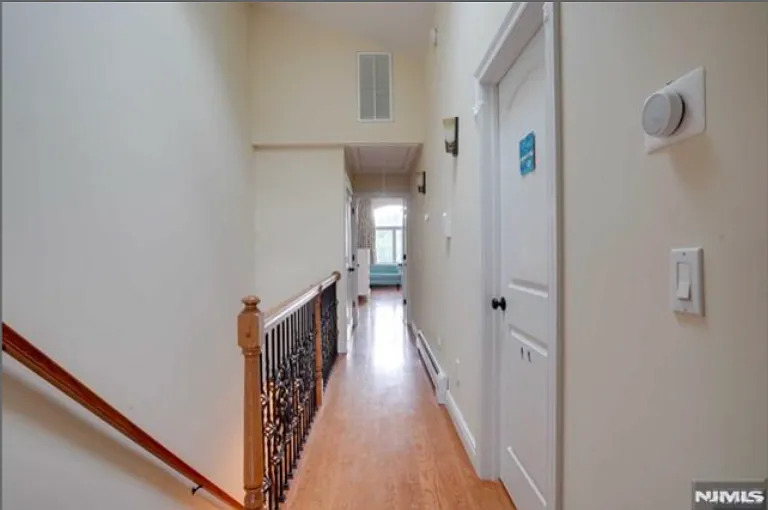 415 Westview Pl — Photo 8