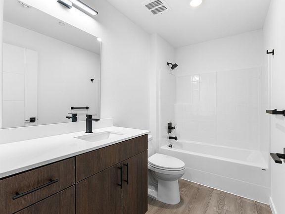 5th image of 3727 S Hood Ave #2