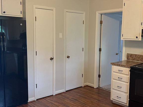 3rd image of 520 S Washington St #3