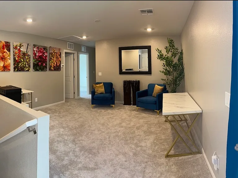 Yucca Brevi Ave — Photo 4
