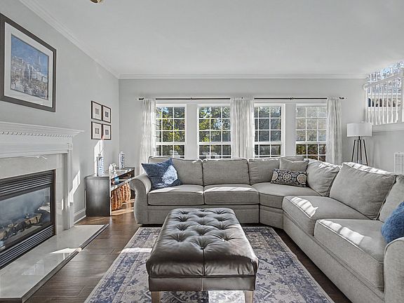 4th image of 1206 Broadmoor Cir