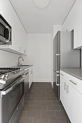 4th image of 160 E 38th St APT 14C