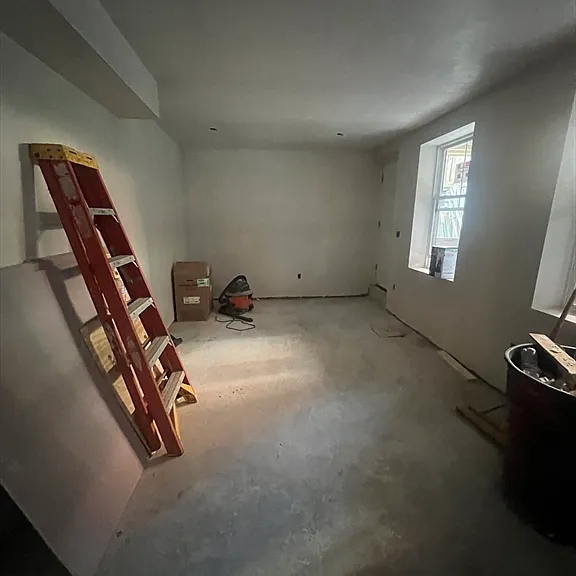 395 W 4th St #1 — Photo 27