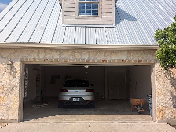 3rd image of 110 Suncrest Dr