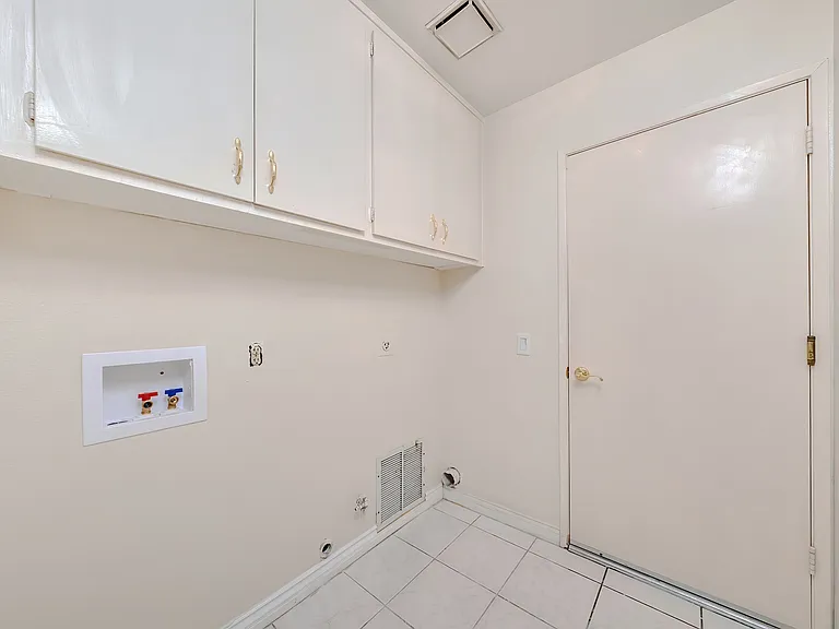 156 Appletree Ave — Photo 27