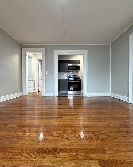 124 E 7th St #3 — Photo 3