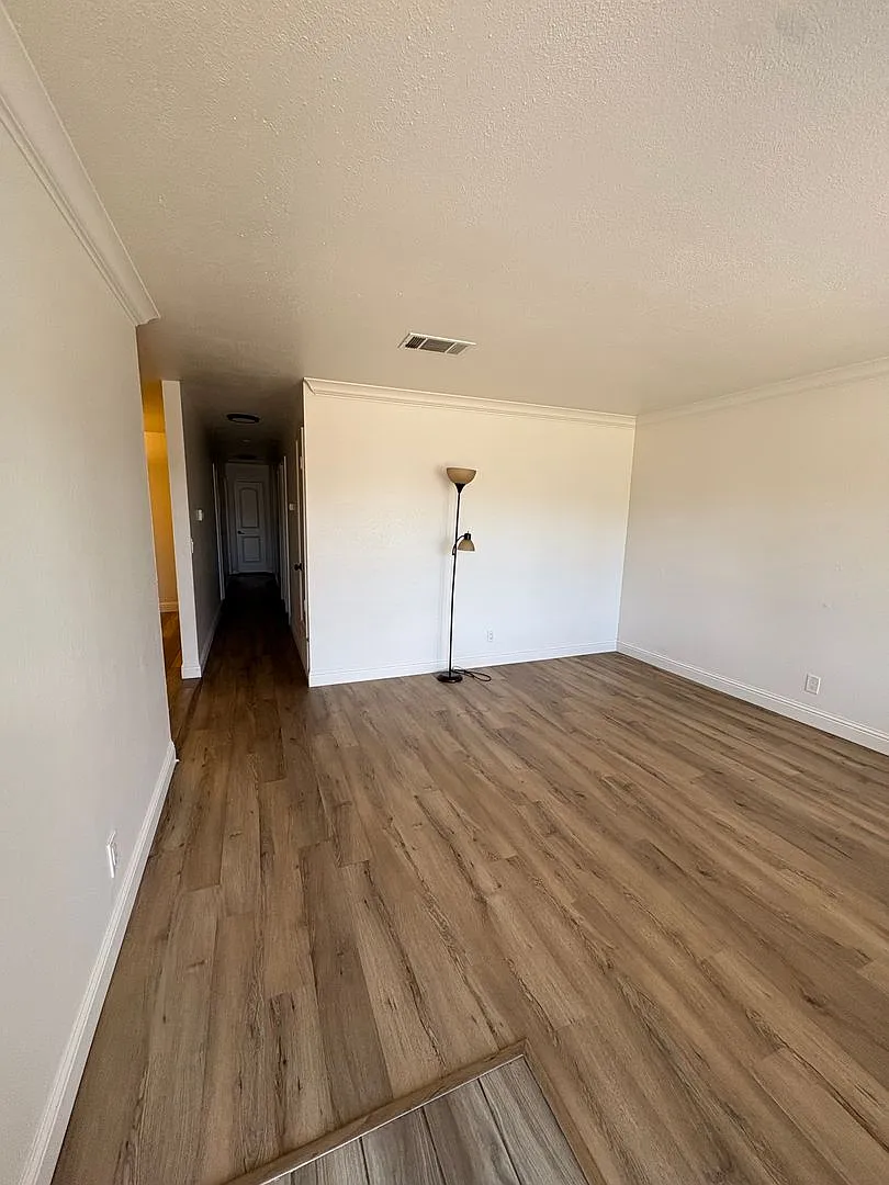 4 Bedroom 2 bath — Photo 2