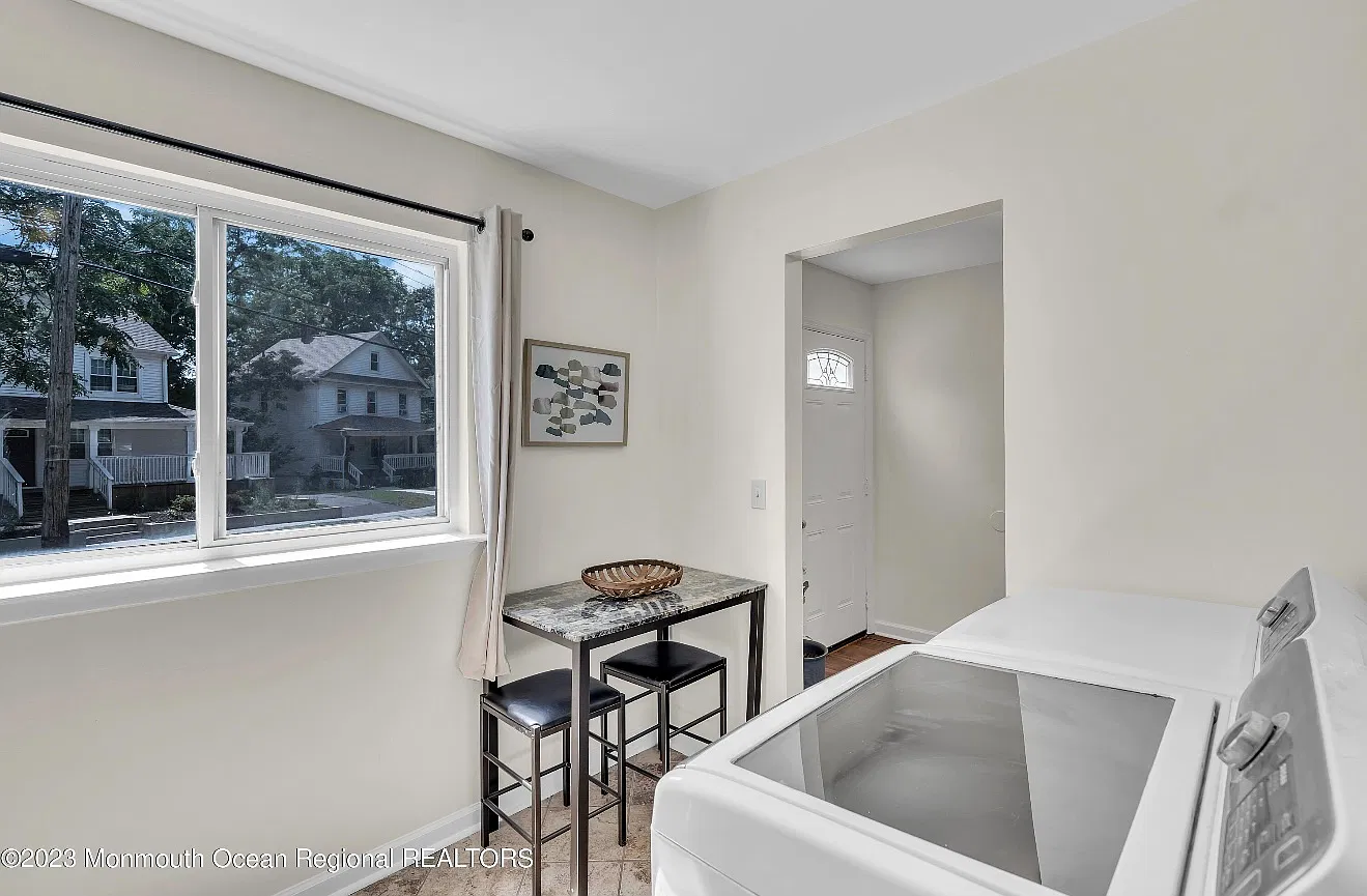 1207 Washington Ave — Photo 3