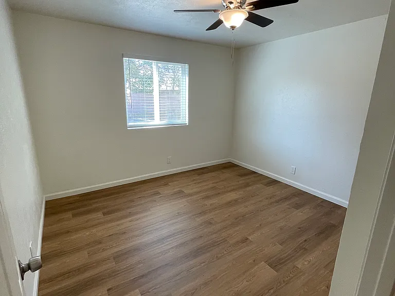 4009 Lake Isabella Blvd #3 — Photo 8