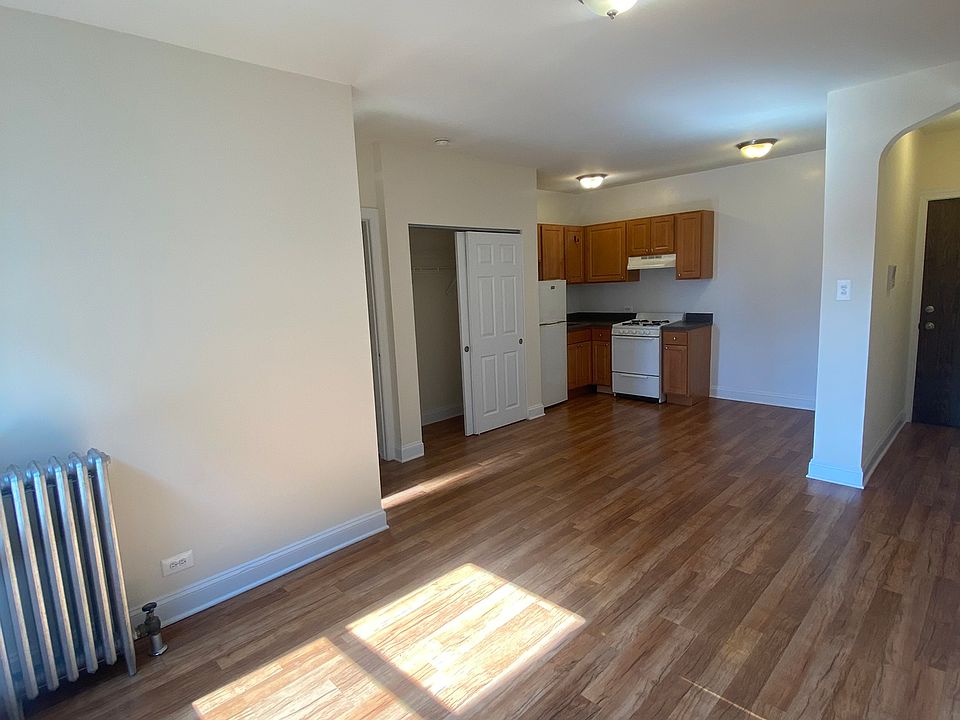1st image of 1750 N Whipple St #1