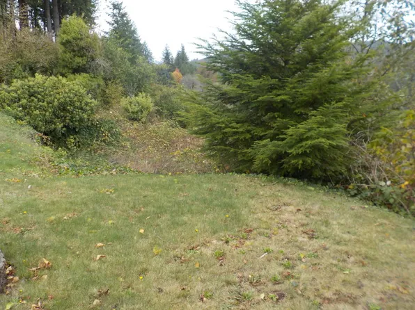 690 SE 6th St, Toledo, OR 97391