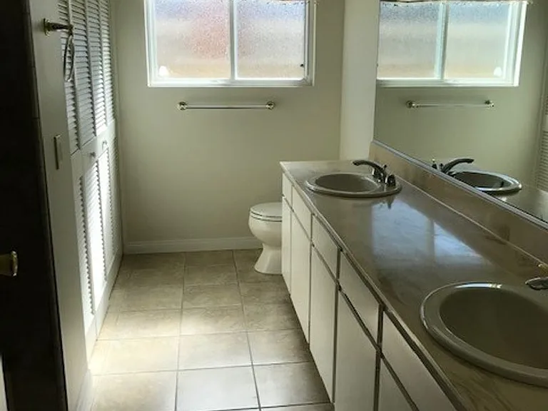 157 N Linden Dr — Photo 18