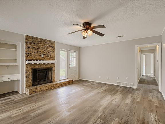 5th image of 829 Poinsettia Dr