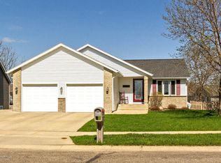 489 Manor Ridge Dr NW, Rochester, MN 55901