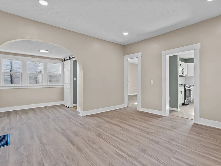 1229 N Courtland Ave — Photo 10