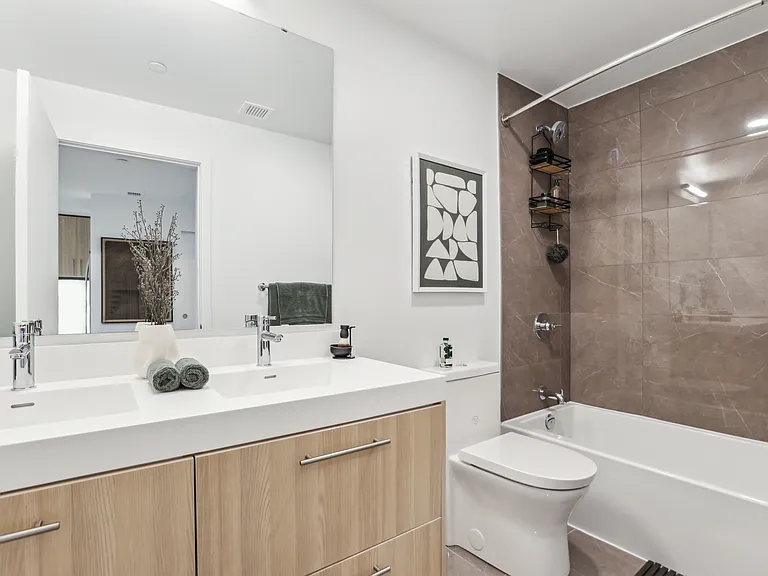 400 Kirkwood Ave — Photo 38