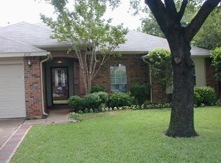 2117 Willowood Dr, Grapevine, TX 76051