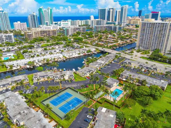 2421 NE 10th St #153, Hallandale, FL 33009