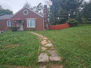 2075 Kendon Dr W, Pittsburgh, PA 15221