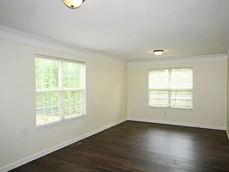 41 E Castle Dr — Photo 14