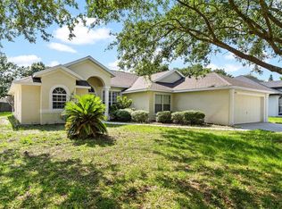 2414 E Moonlight Ln, Eustis, FL 32726