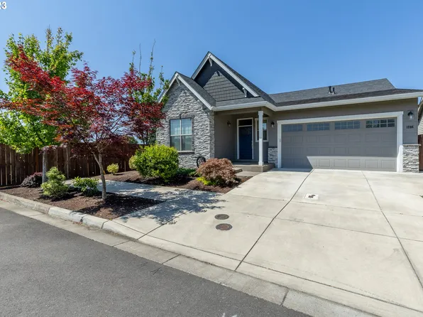 1208 Woodfield Dr, Eugene, OR 97401