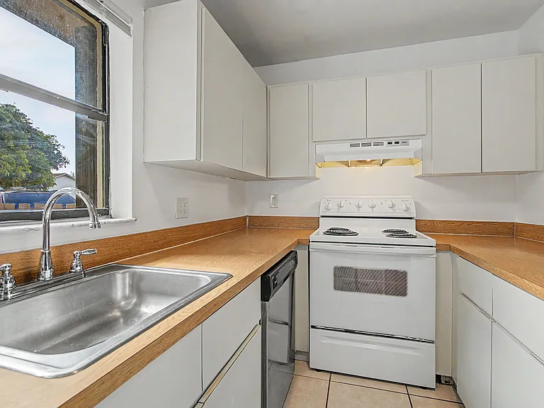 1650 Sandpiper Blvd — Photo 5