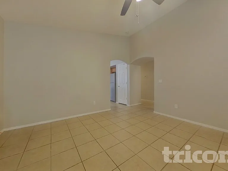 22371 W Solano Dr — Photo 3