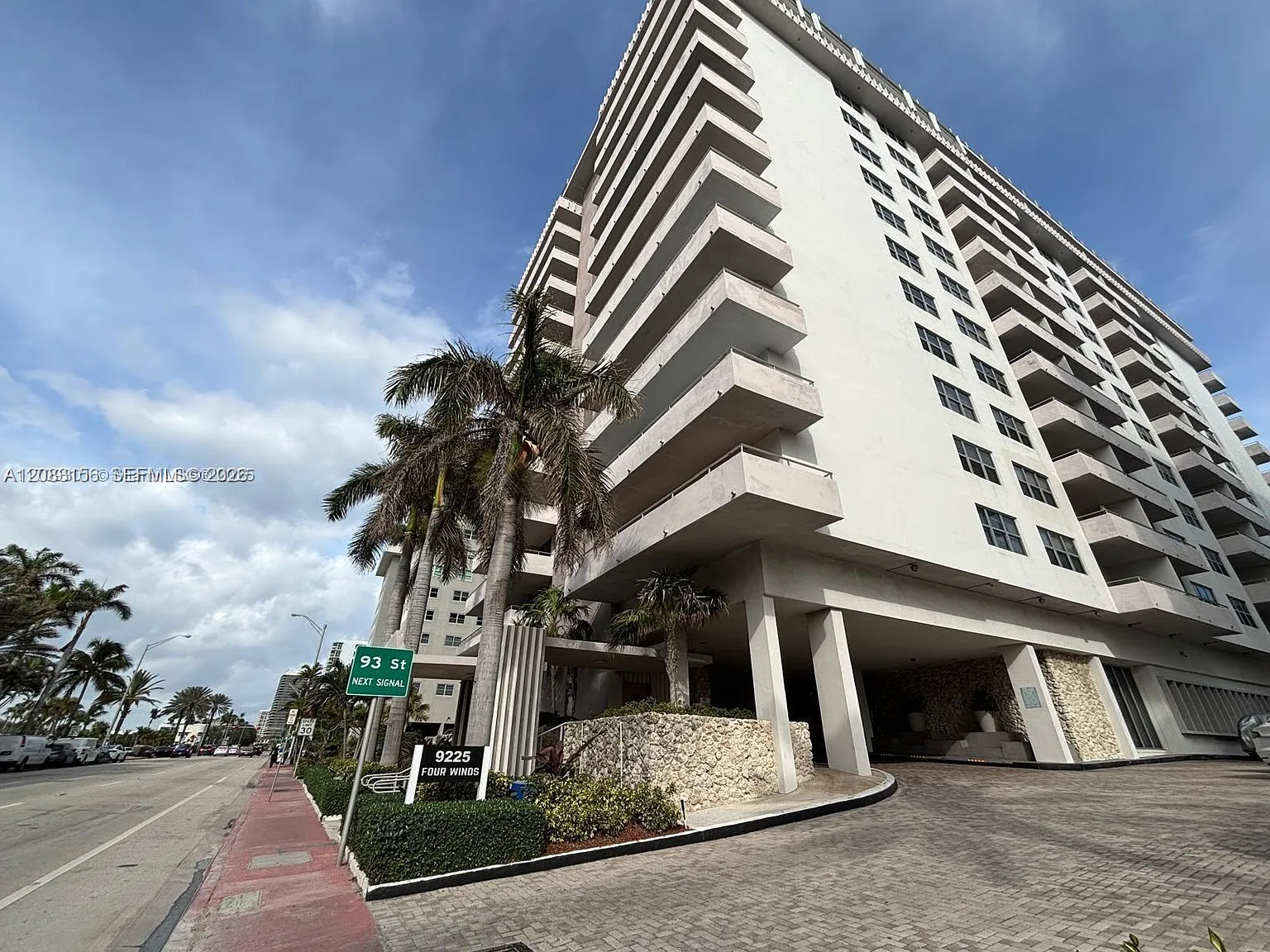 Four Winds Condo — Photo 1