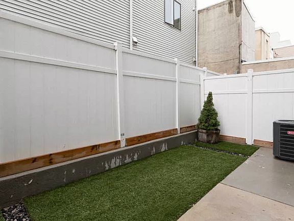 5th image of 2632 Ritter St