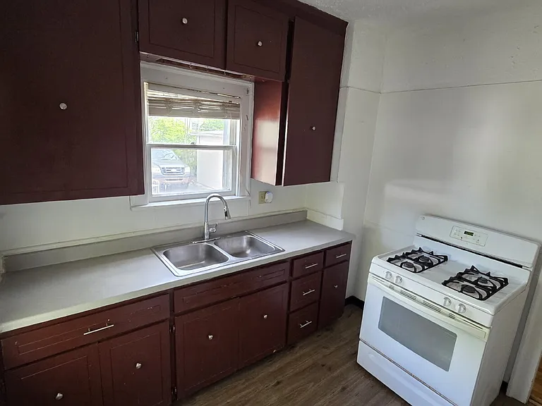 1462 Maple Rd #1 — Photo 6