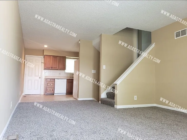 120 S Julia St — Photo 4
