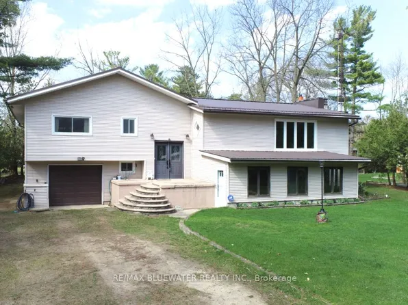 6386 Victoria Ave, Lambton Shores, ON N0N 1J2