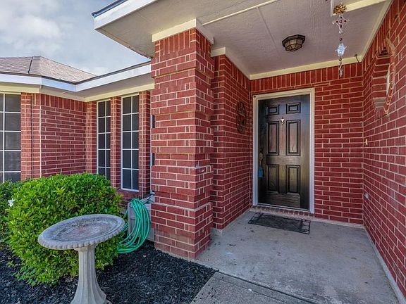 2nd image of 2404 Buck Dr