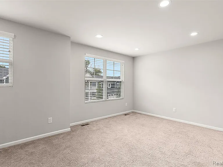 31065 Tremont Ln — Photo 28