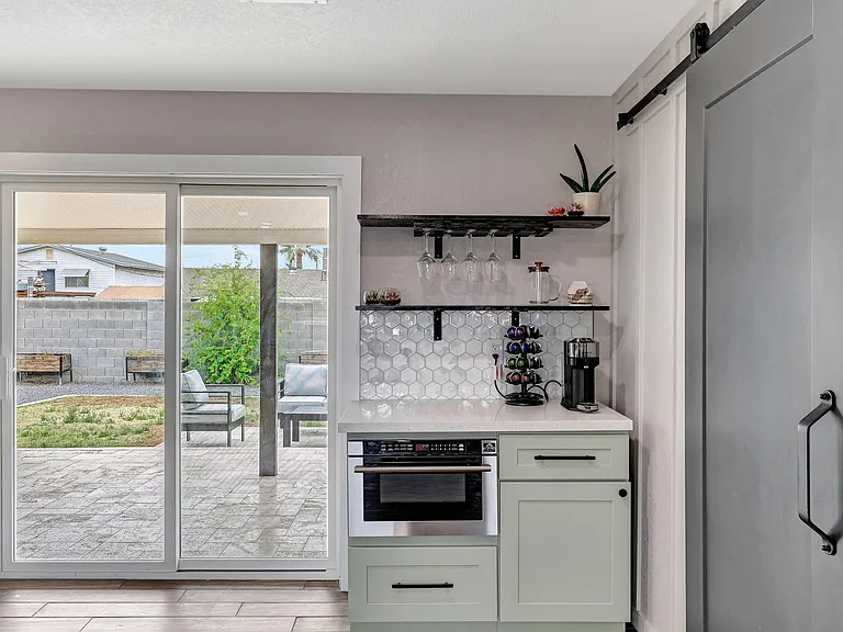 425 E Fillmore St — Photo 4