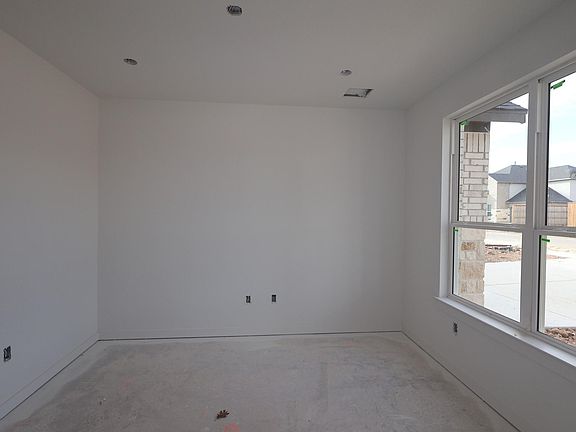 5th image of 4008 Waxahachie Rd