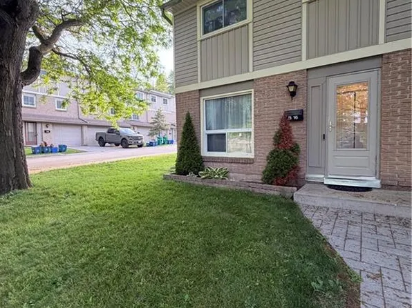 223 Pioneer Dr #B16, Kitchener, ON N2P 1L9