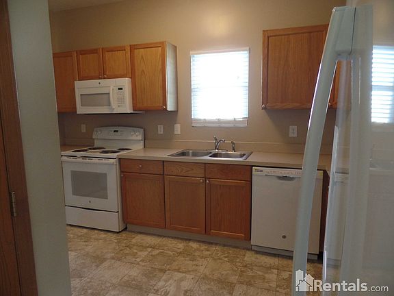 5th image of 3824 Greenwich Ln