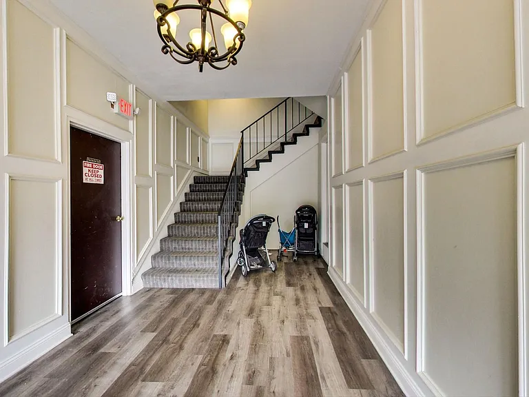 205 Collins St #4 — Photo 22