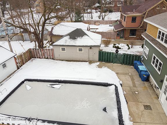 4th image of 636 Pennoyer Ave