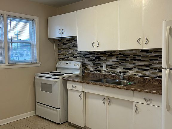 5th image of 308 McArthur Ave #7