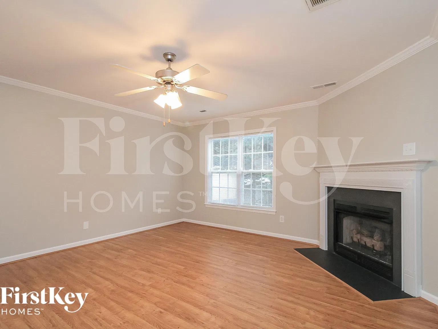 3 bed, 2.5 bath, 1858 sqft, $2,470 — Photo 3