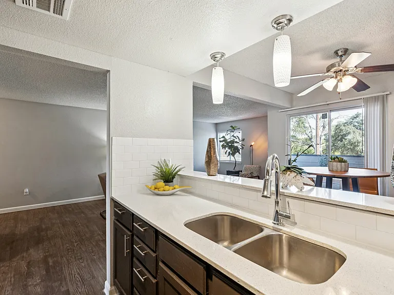 2624 Southern Hills Blvd — Photo 3