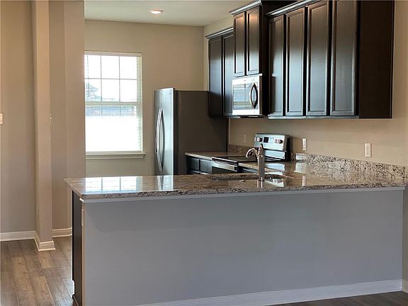 2nd image of 288 Mount Vernon Way