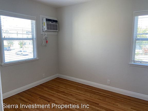 4th image of 1006 1/2 E Chevy Chase Dr #10117508