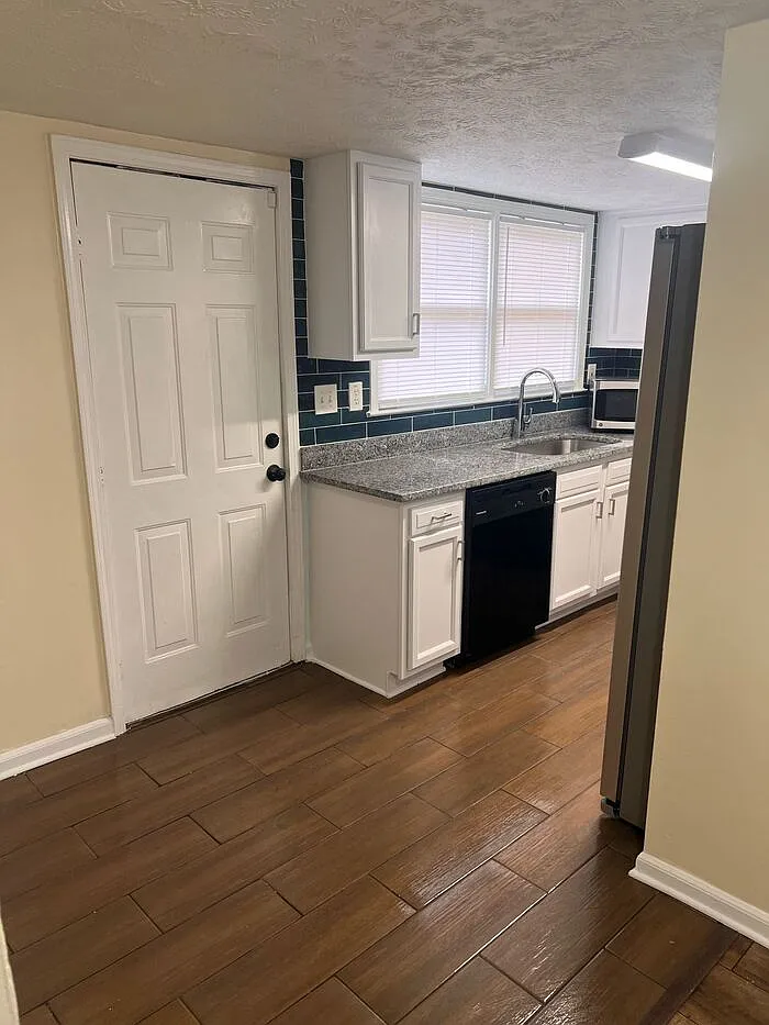 3 bed, 2.0 bath, 1200 sqft, $1,550 — Photo 4