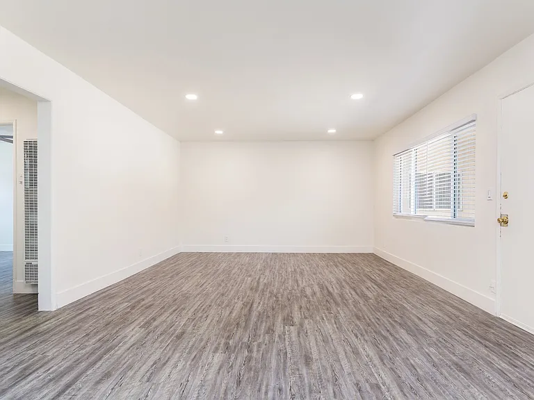 Aurora Vista Apartments — Photo 11