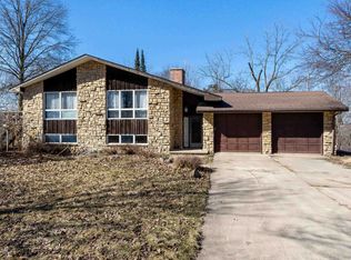 15011 Lost Canyon Rd, Peosta, IA 52068