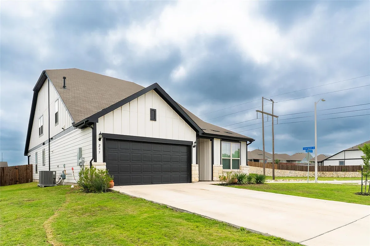 Building Photo - 237 Sand Lily Ln